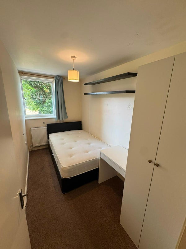 Room Roseberry Street in Greater London
