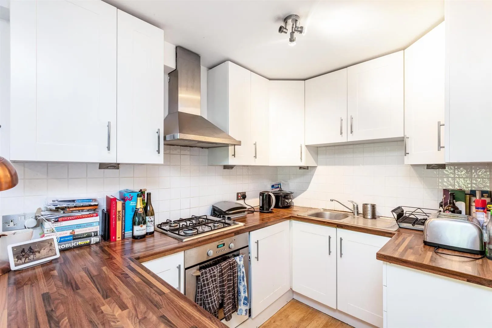 Flat Carlton Drive in Greater London