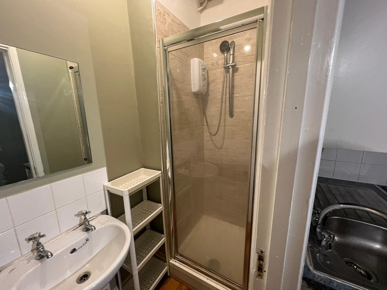 Room Hogarth Road in Greater London