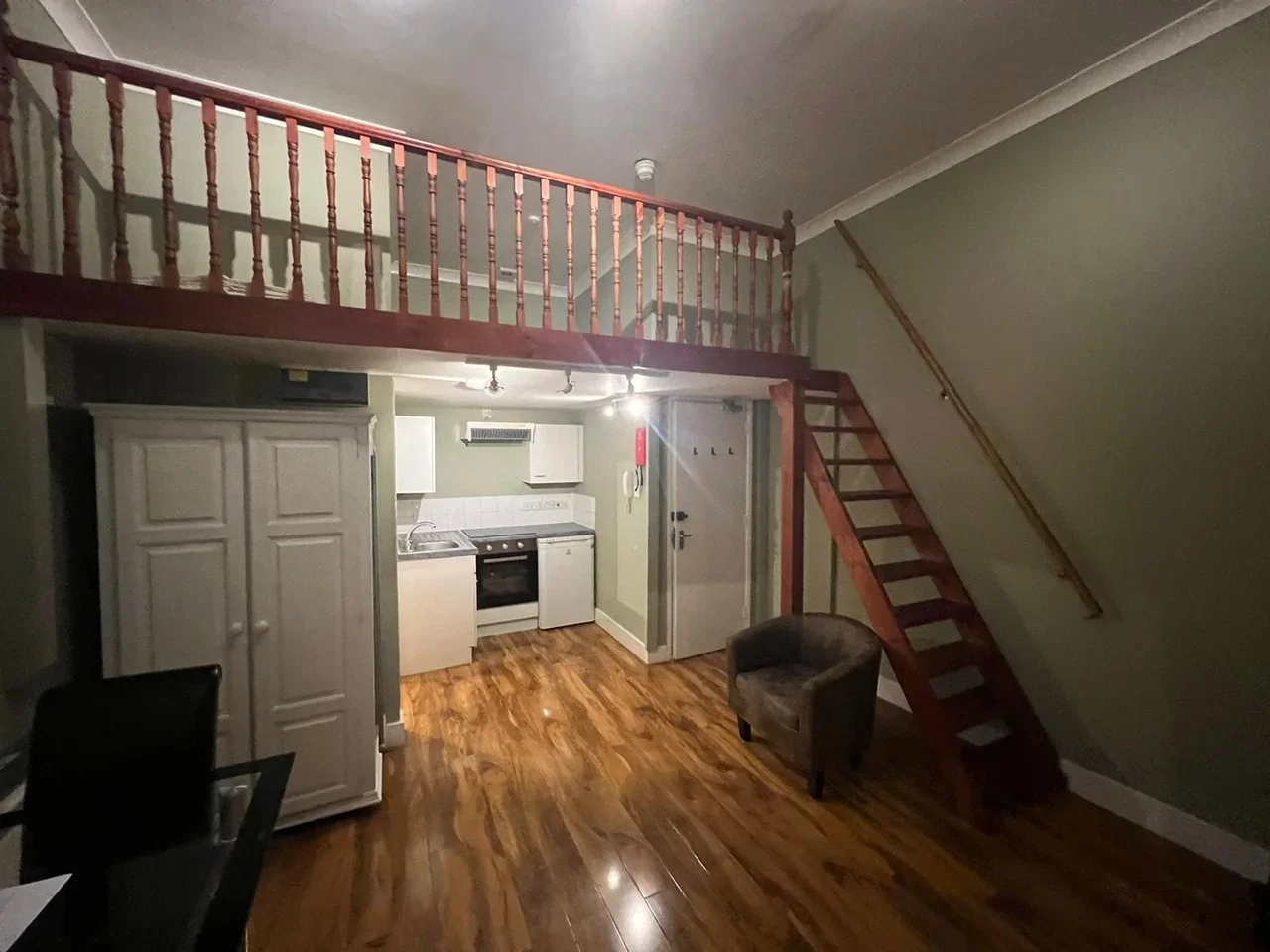 Room Hogarth Road in Greater London
