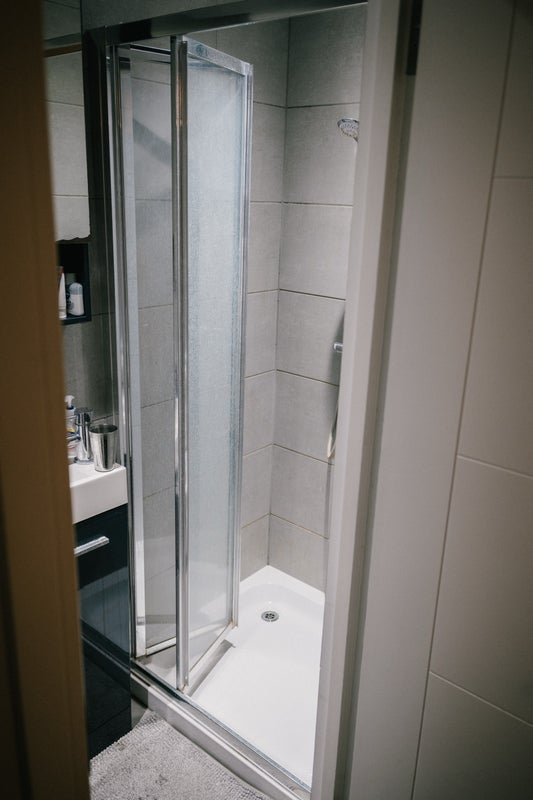 Room Barnfield Place in Greater London