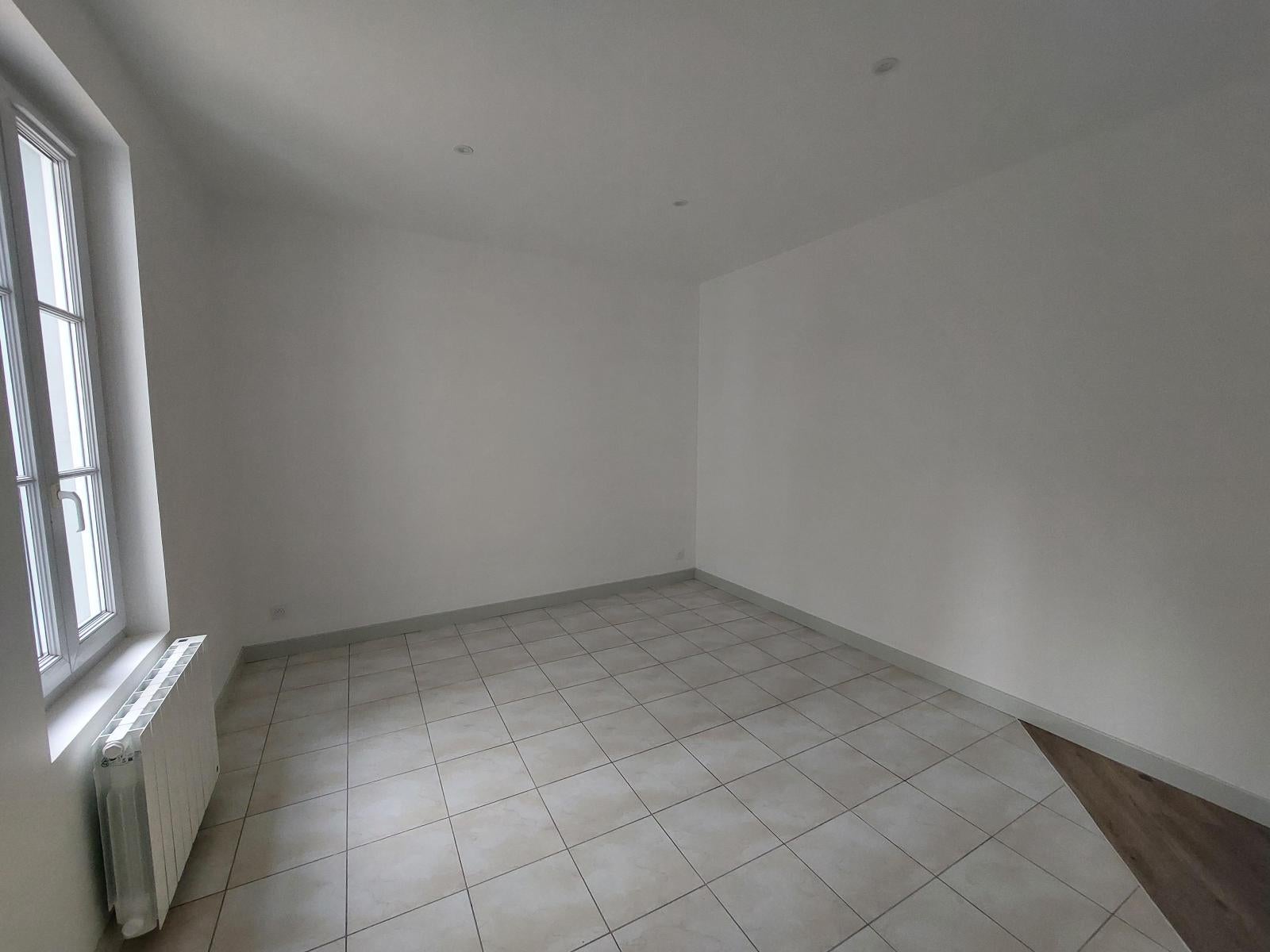 Flat Rue de Maubeuge in Paris