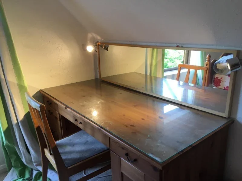 Room Sugden Road in Elmbridge