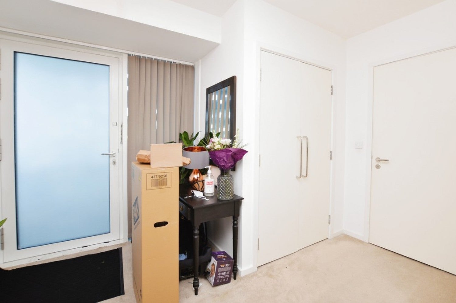 Flat Ilford Hill in Greater London