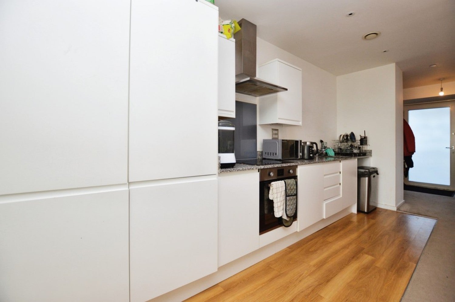 Flat Ilford Hill in Greater London