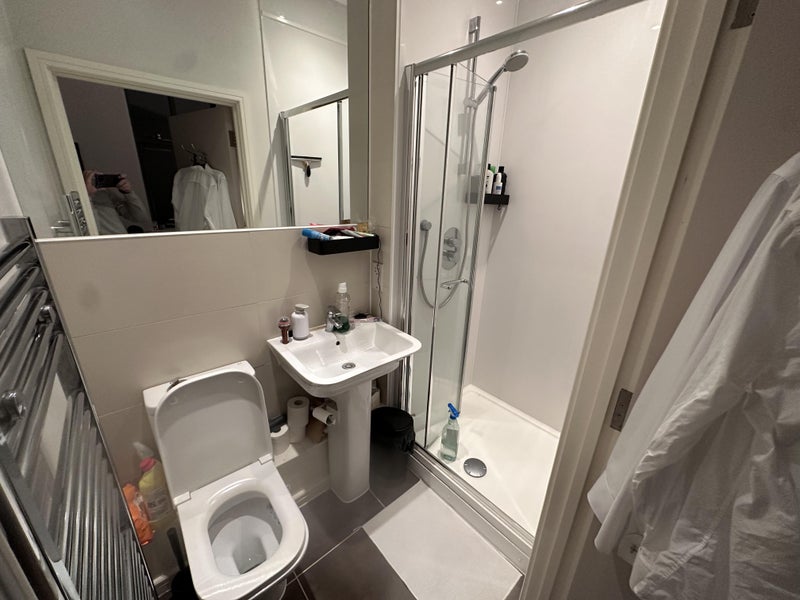 Room Hastings Road in Greater London