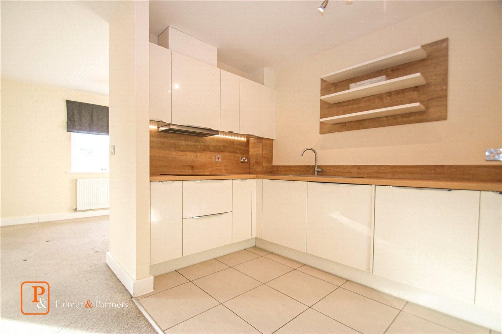 Flat Henry Swan Way in Colchester