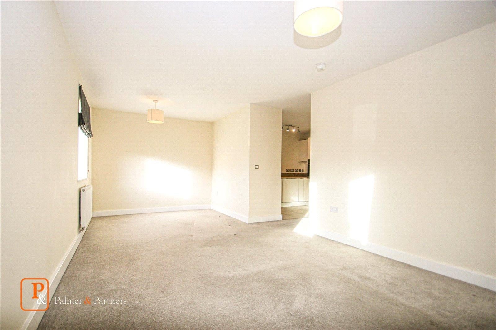 Flat Henry Swan Way in Colchester
