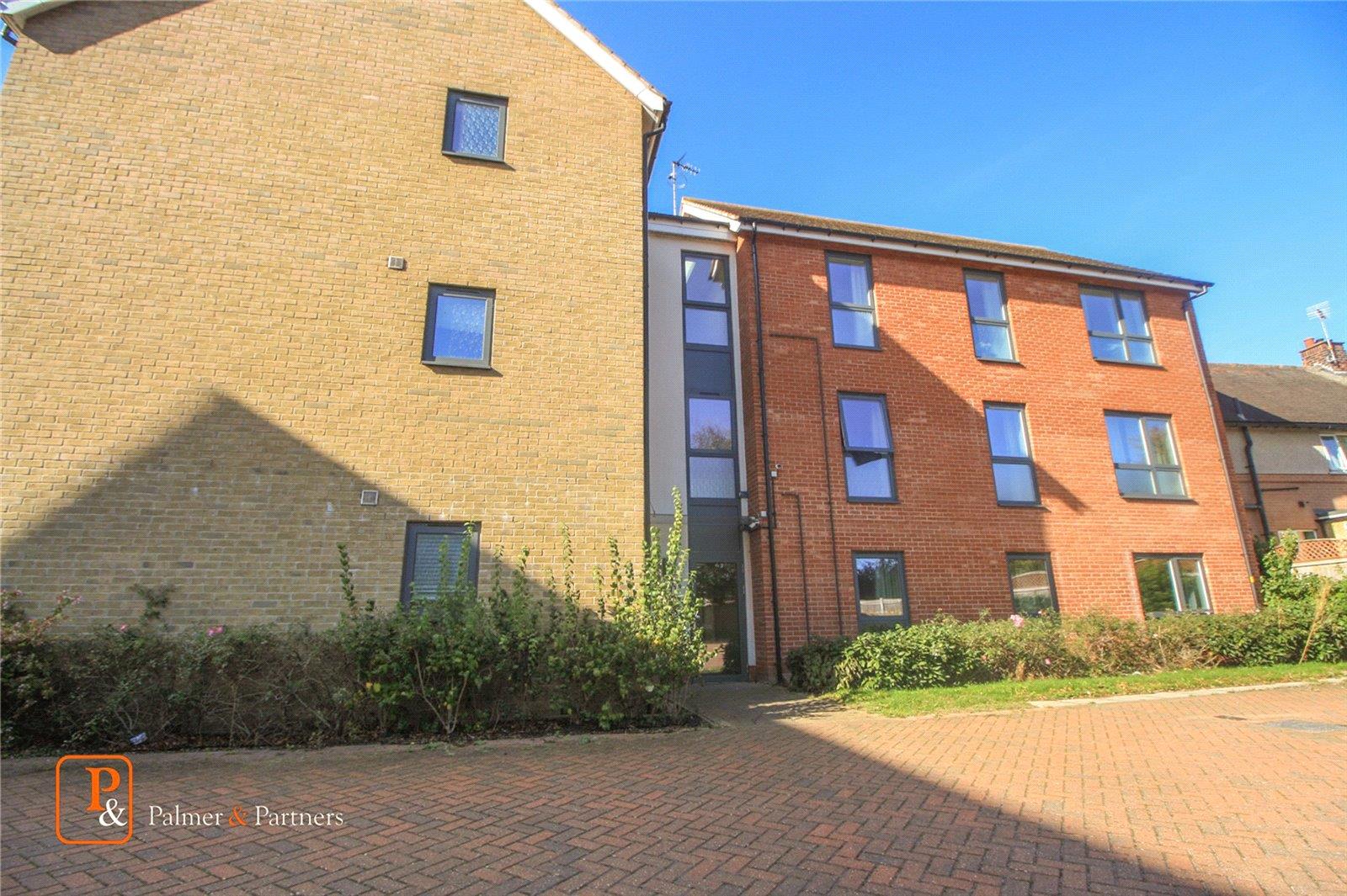 Flat Henry Swan Way in Colchester