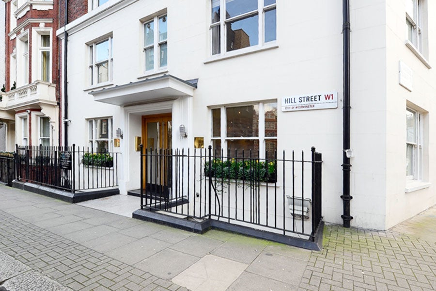 Flat Hill Street in City of Westminster