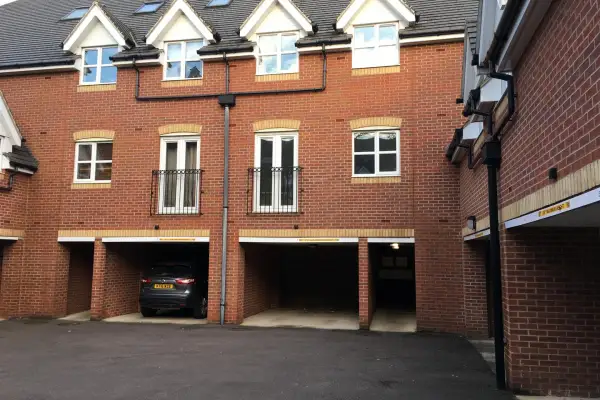 Flat Liddington Way in Sunnyside