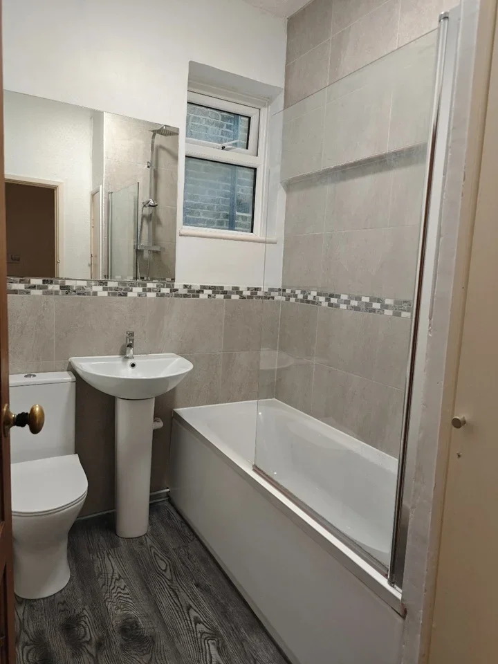 Flat Addiscombe Road in Greater London