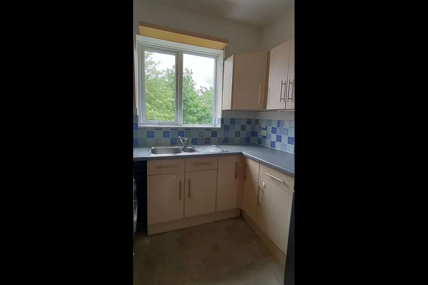 Flat Addiscombe Road in Greater London
