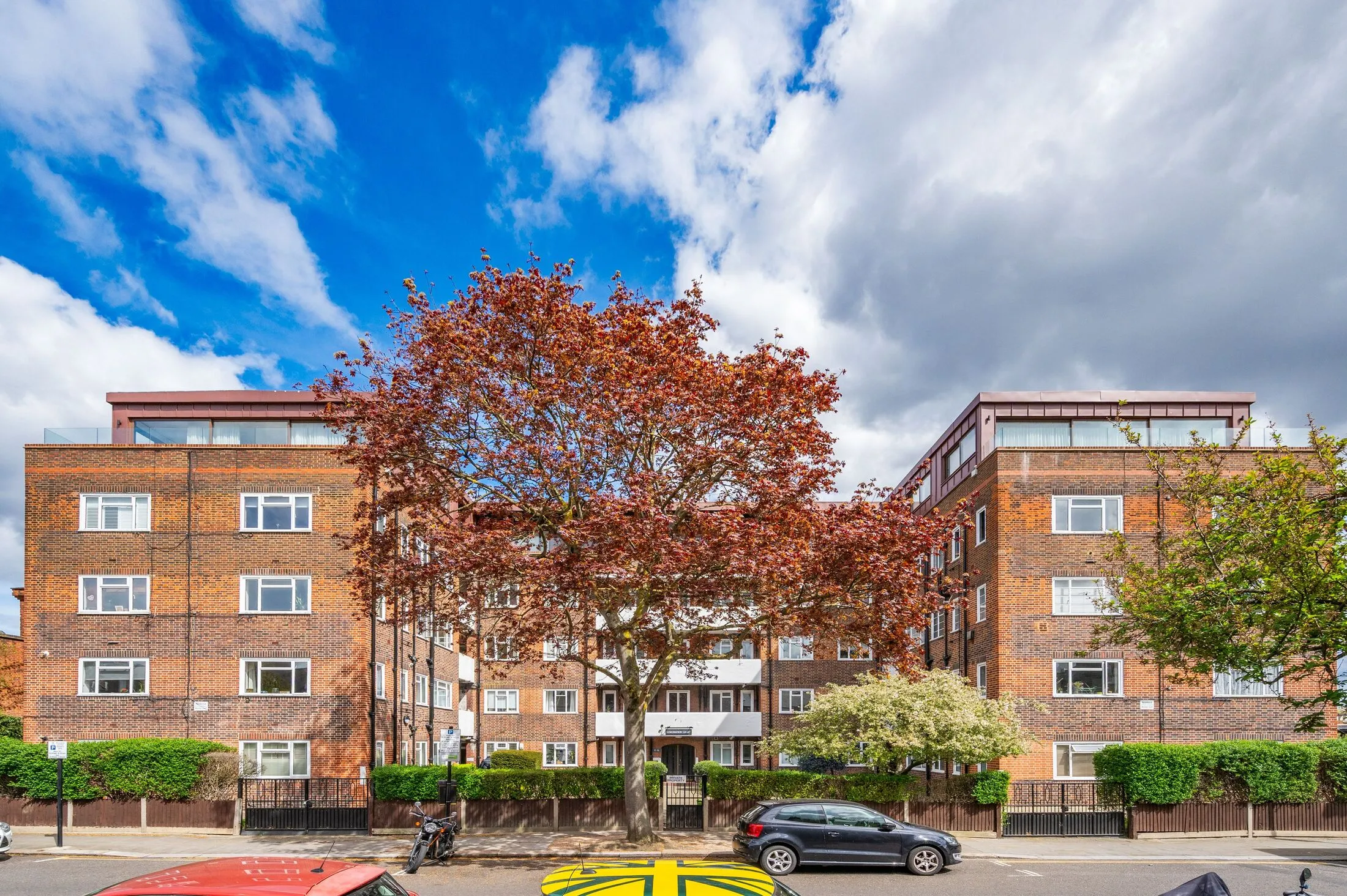 Flat Brewster Gardens in Greater London