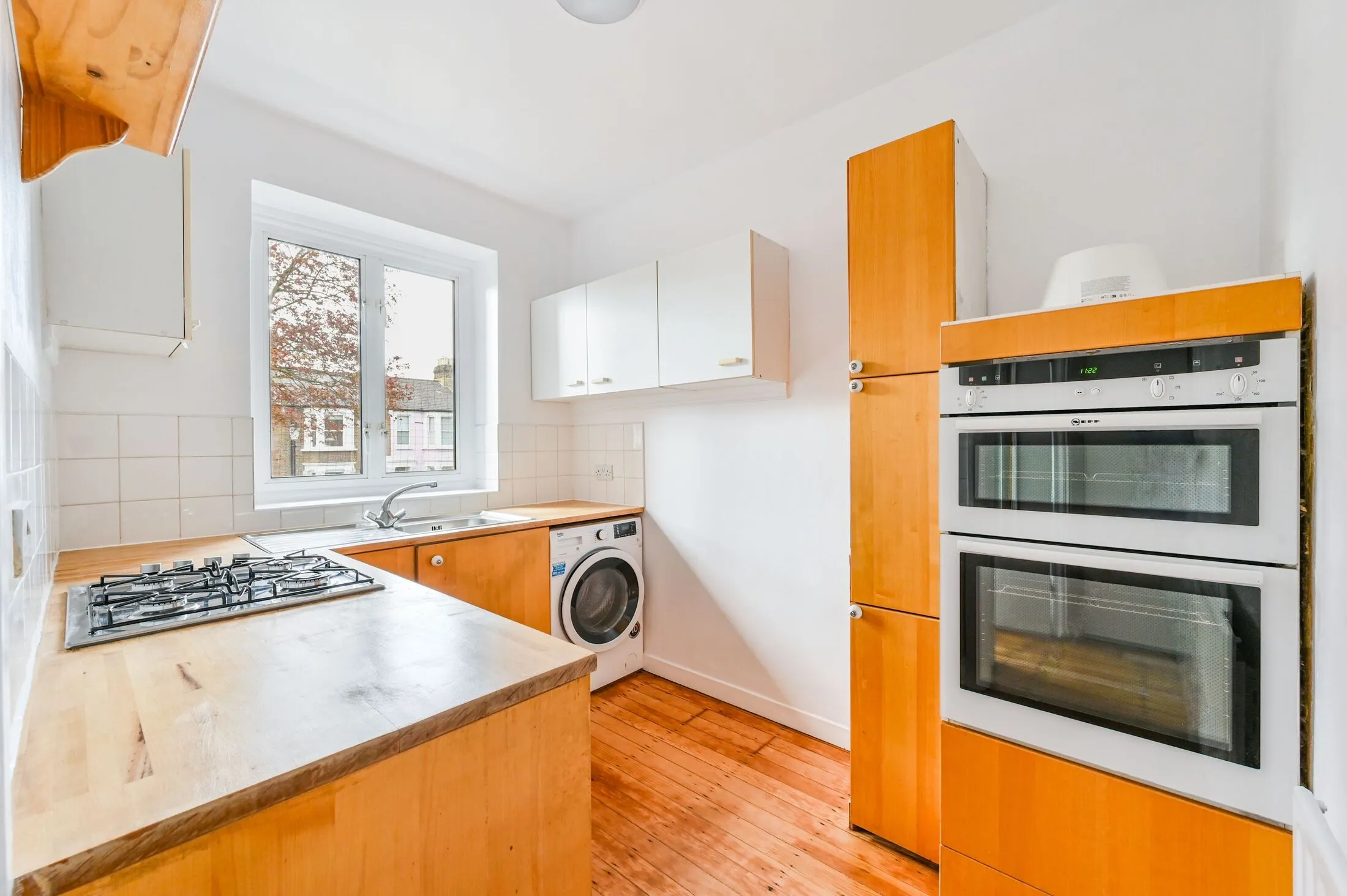 Flat Brewster Gardens in Greater London