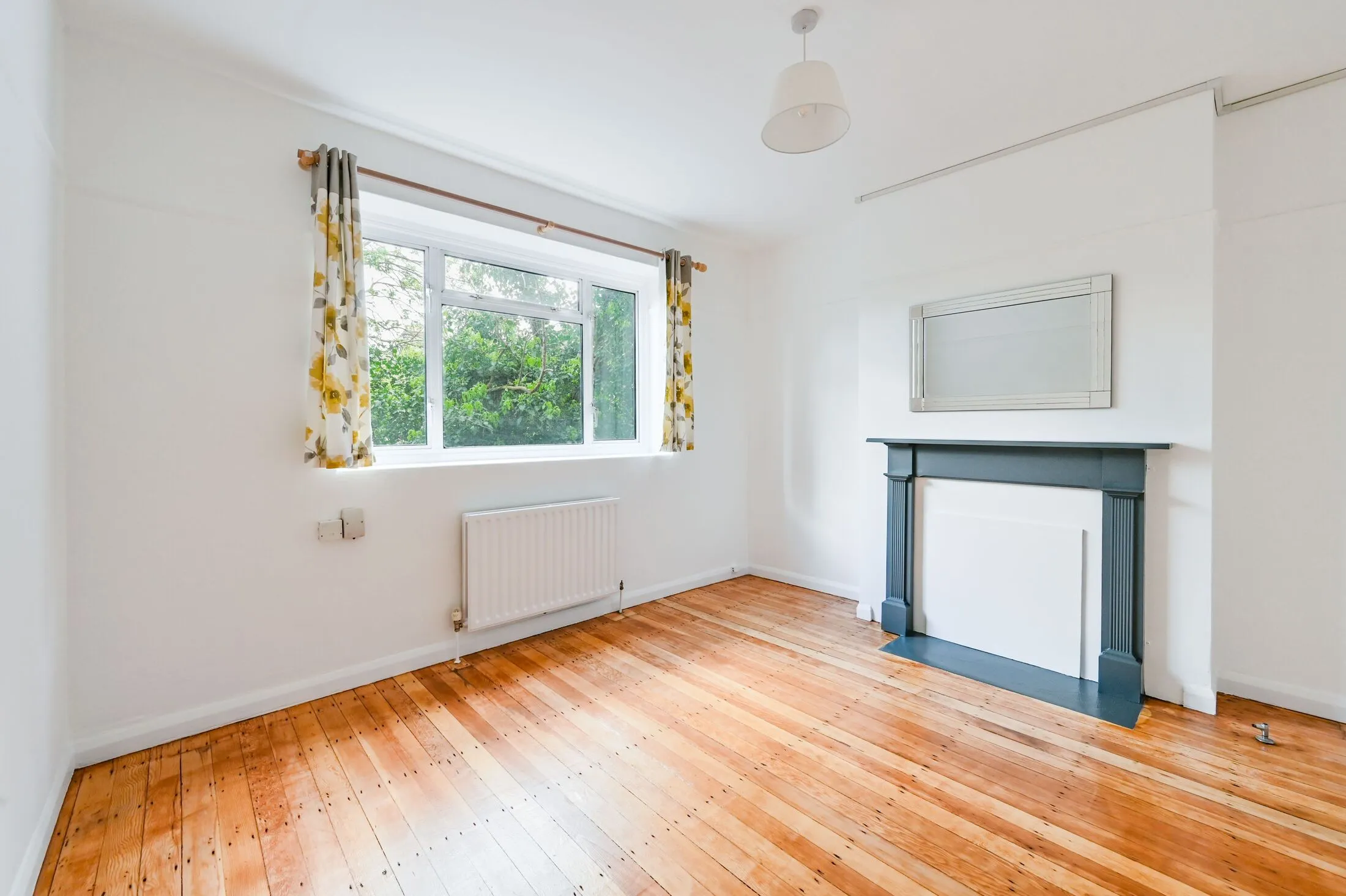 Flat Brewster Gardens in Greater London