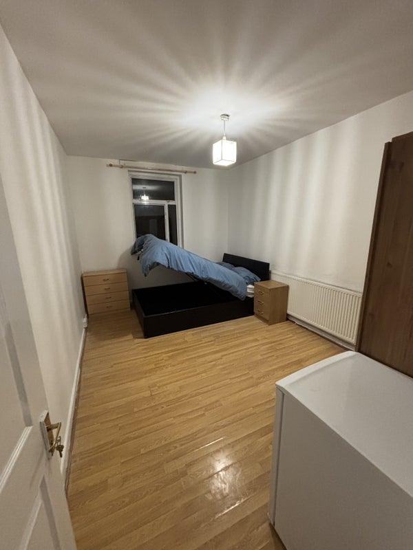 Room Lyttelton Road in Greater London