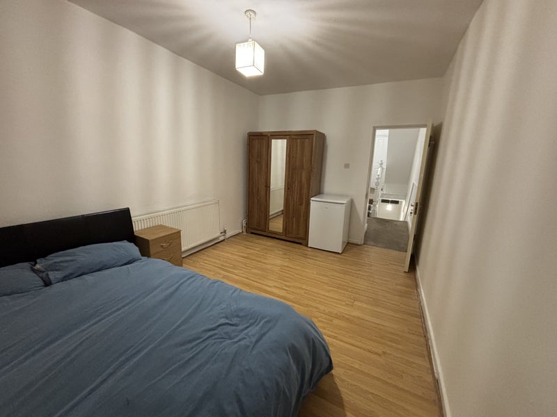 Room Lyttelton Road in Greater London