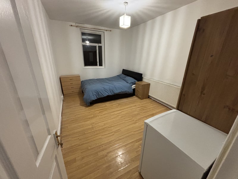 Room Lyttelton Road in Greater London