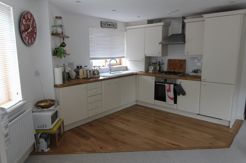 Flat Pancras Way in Greater London