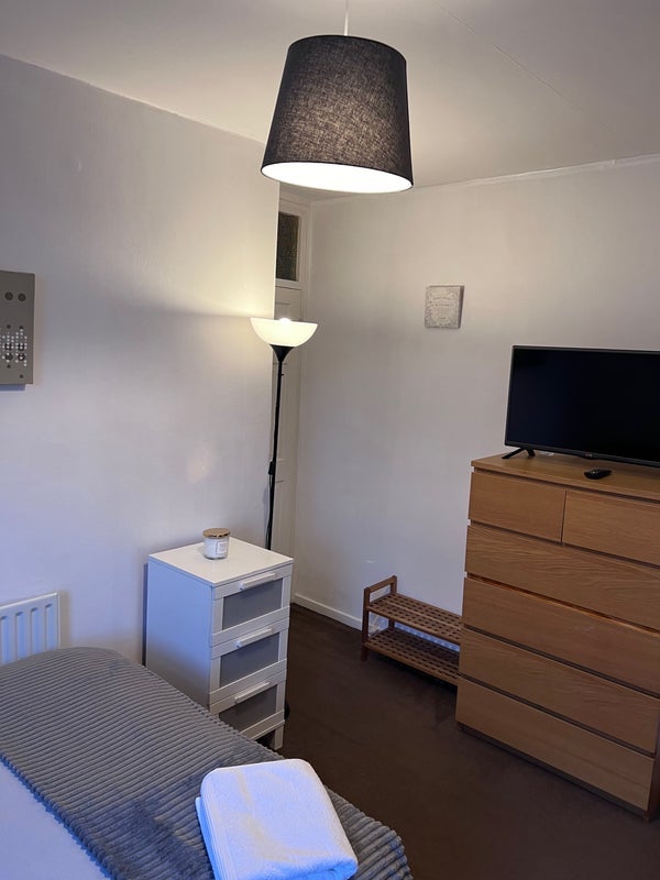 Room Bolingbroke Walk in Greater London