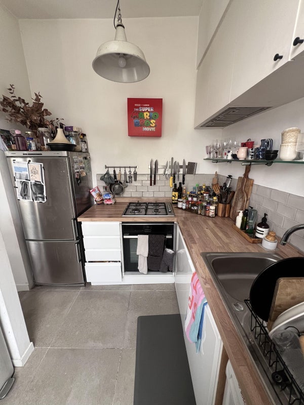 Flat Caversham Road in Greater London