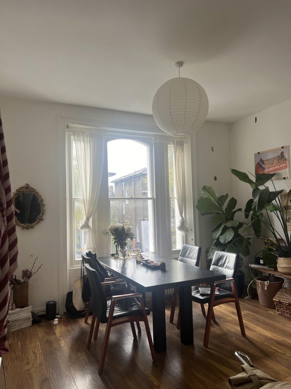 Flat Caversham Road in Greater London