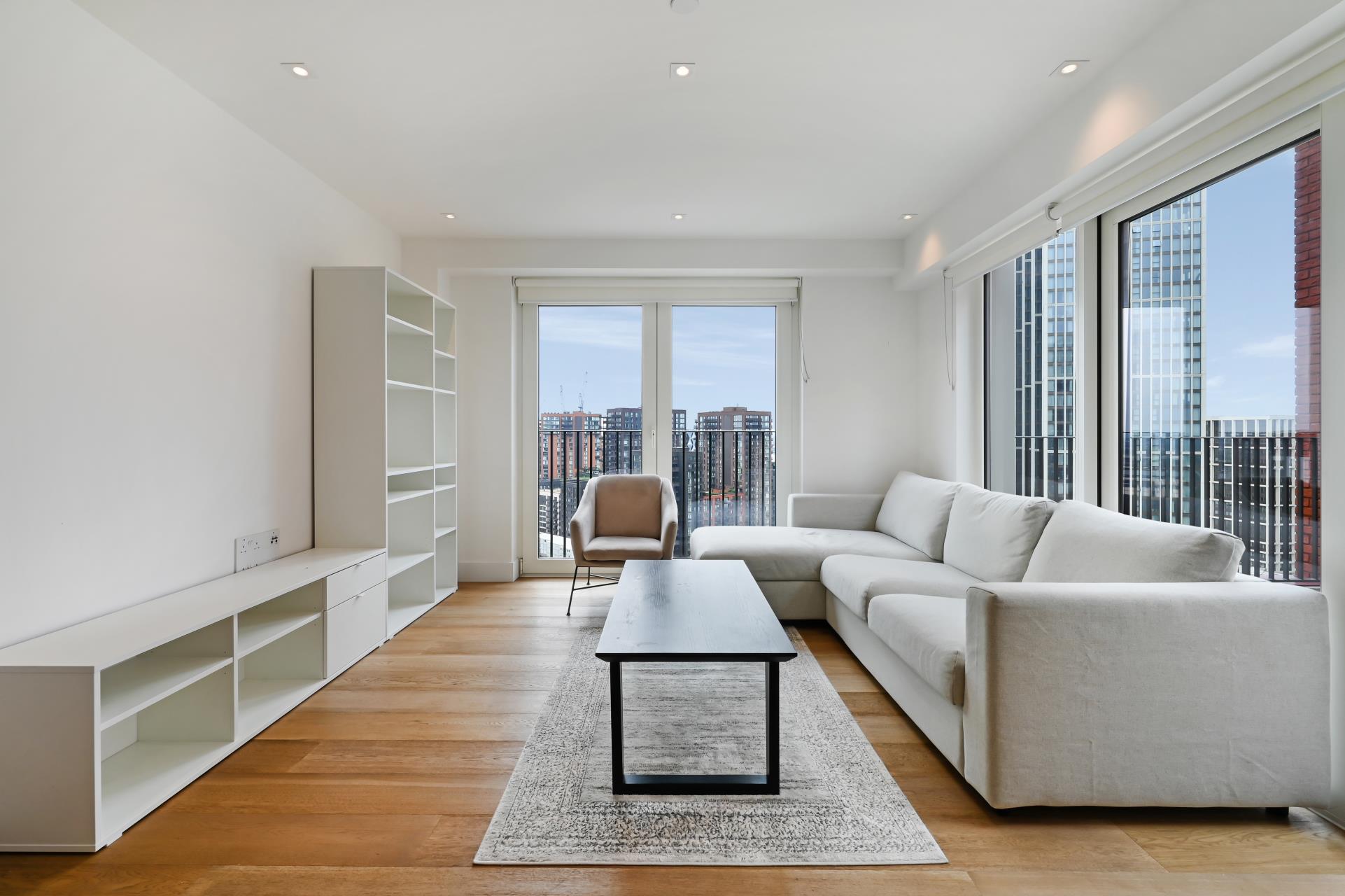 Flat Trenchold Street in Greater London
