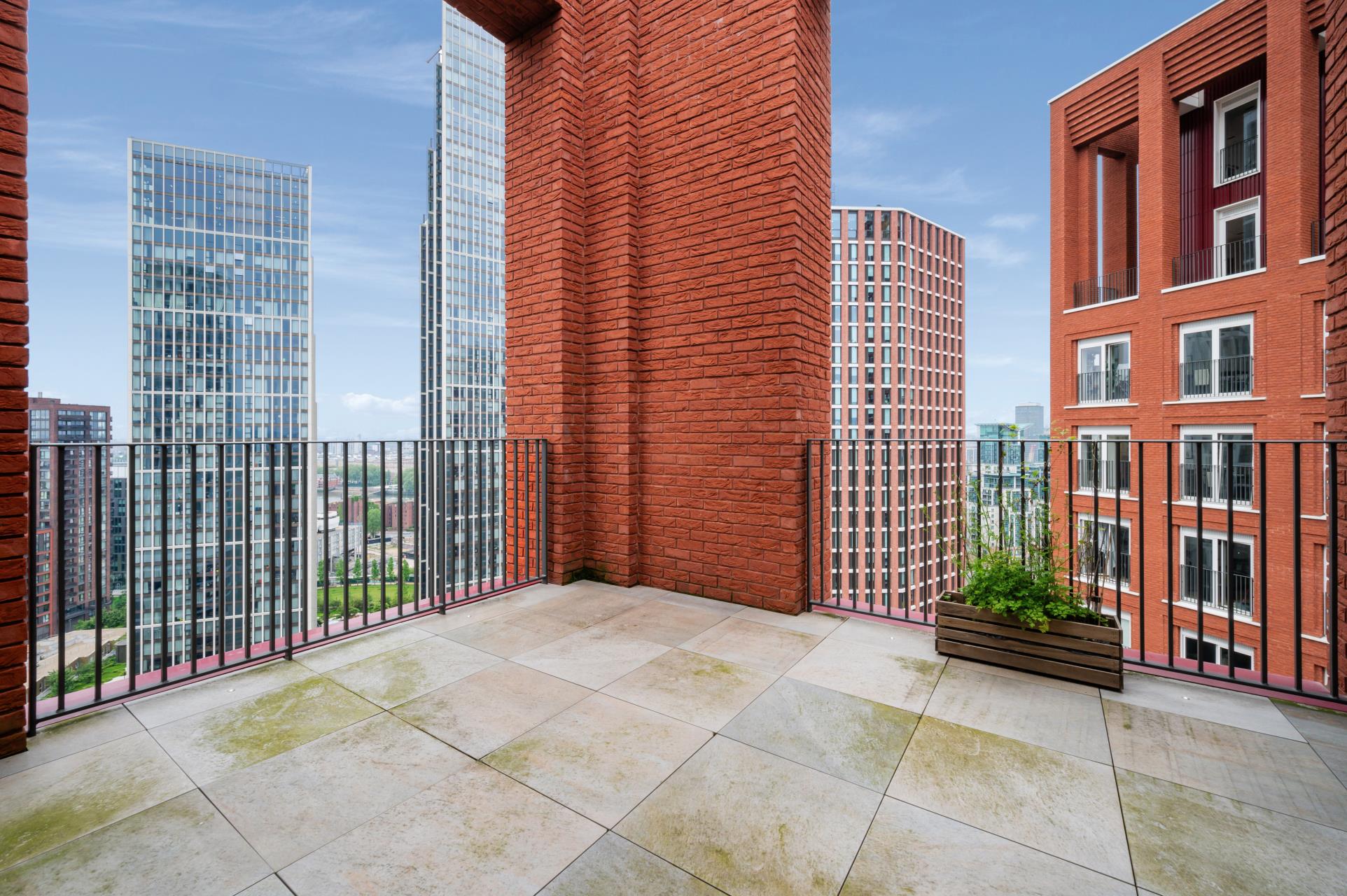 Flat Trenchold Street in Greater London