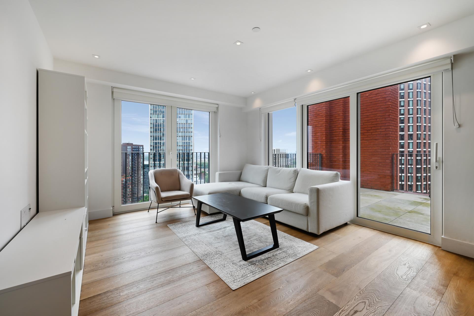 Flat Trenchold Street in Greater London