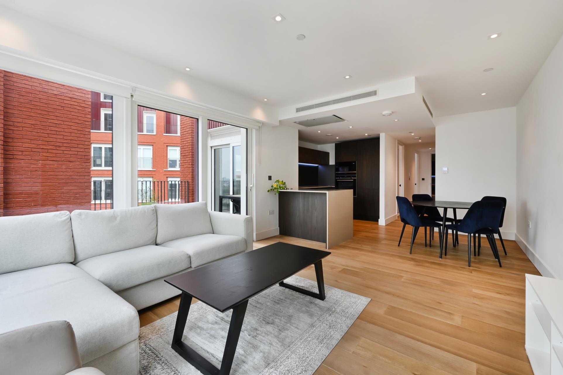 Flat Trenchold Street in Greater London