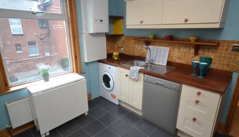 Flat Pinhoe Road in Exeter