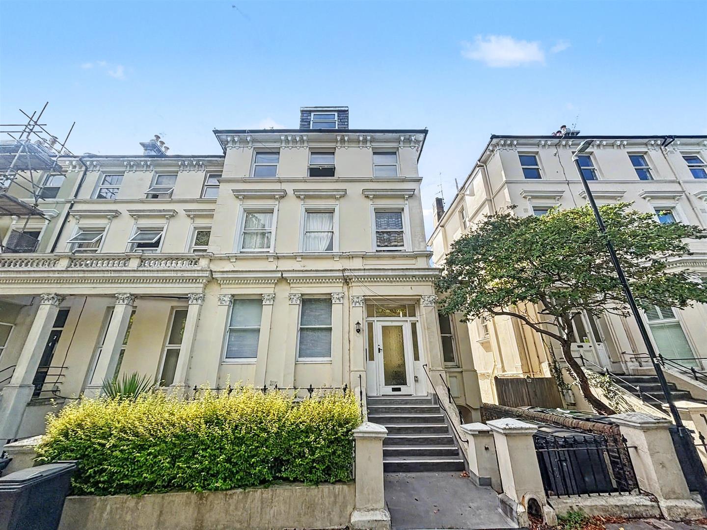 Flat Upperton Gardens in Eastbourne
