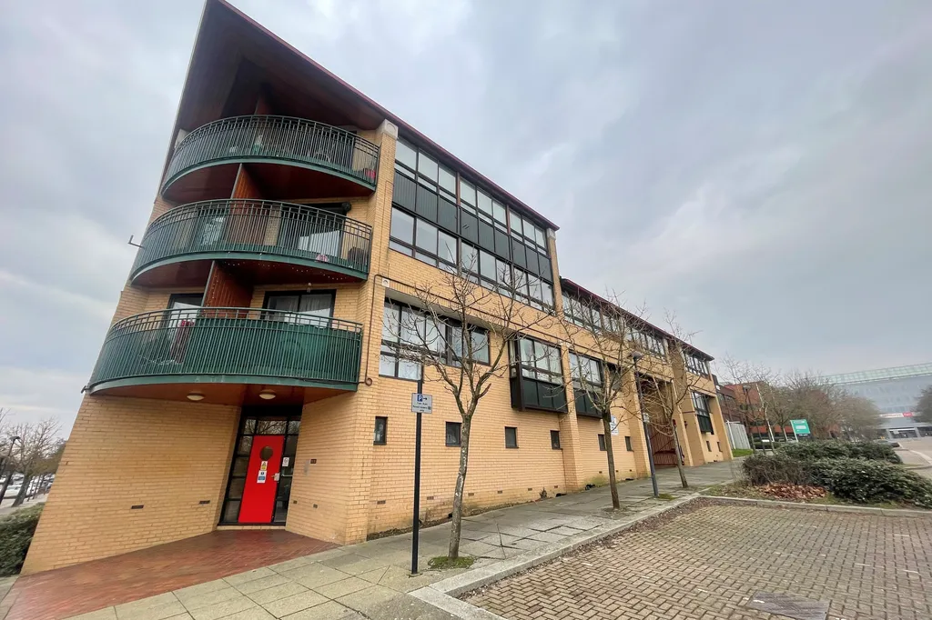 Flat South Fifth Street in Milton Keynes