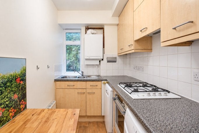 Flat Courtfield Gardens in Greater London
