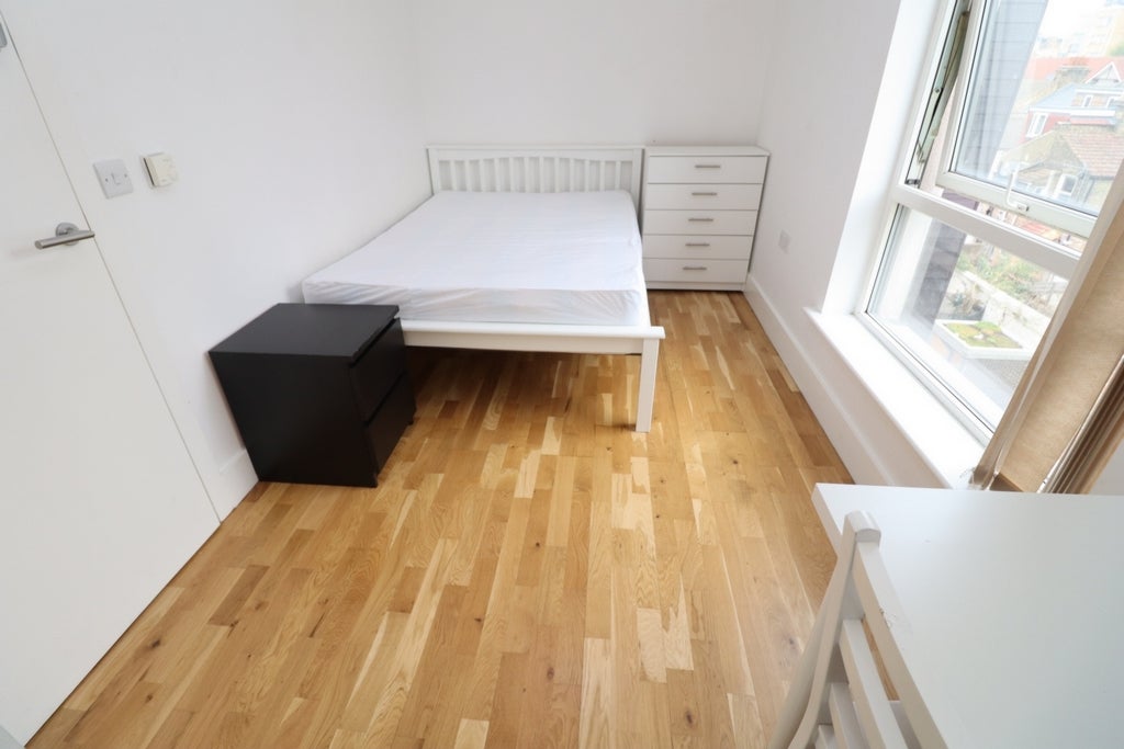 Room Globe Road in Greater London