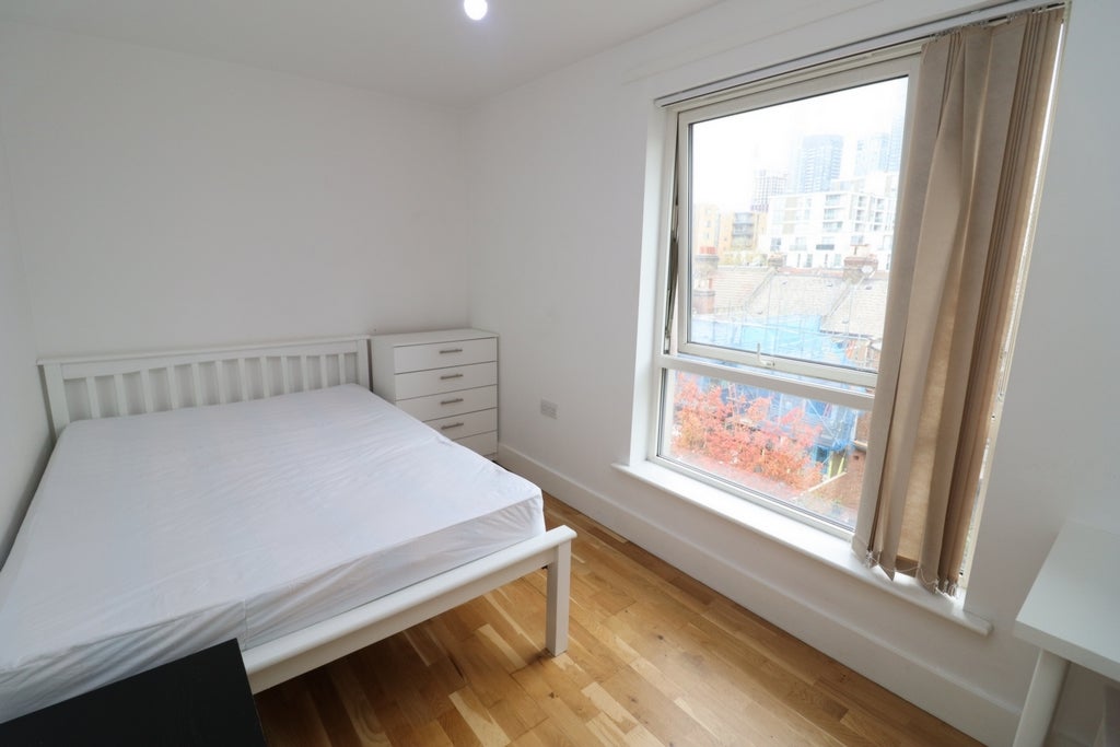 Room Globe Road in Greater London