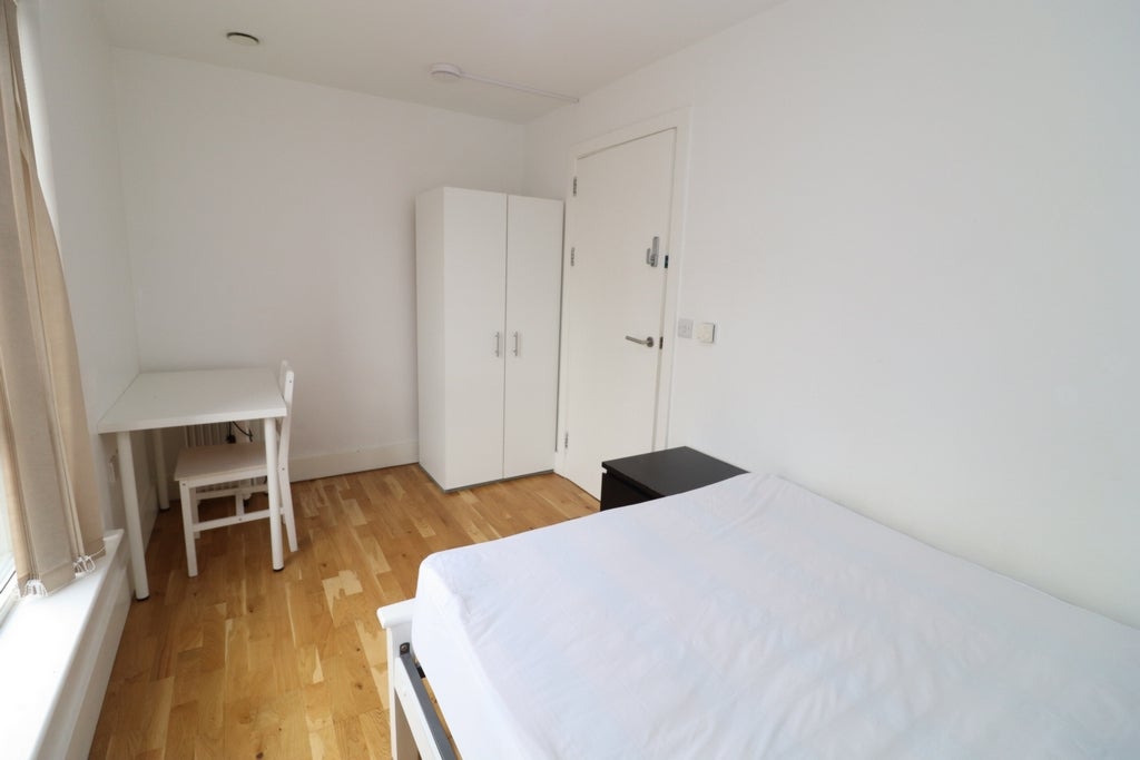 Room Globe Road in Greater London