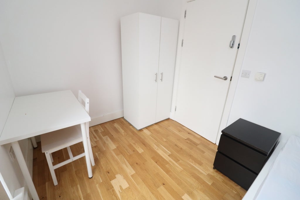 Room Globe Road in Greater London