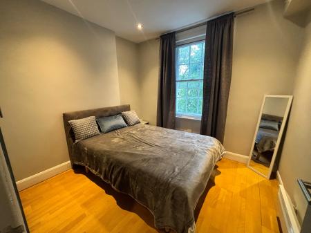 Flat Holland Park Avenue in Greater London