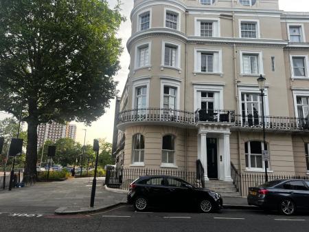 Flat Holland Park Avenue in Greater London
