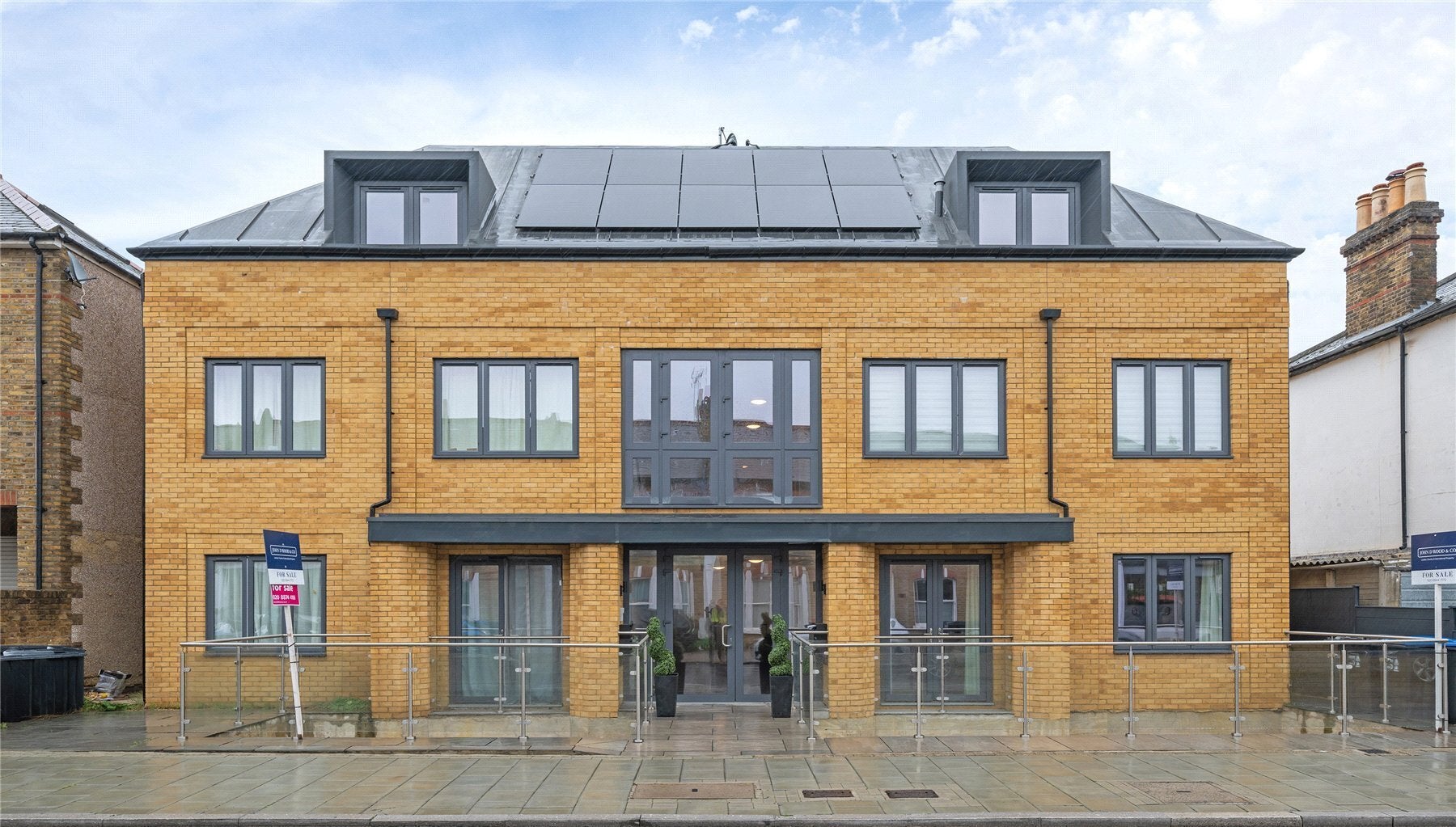 Flat Hartfield Road in Greater London