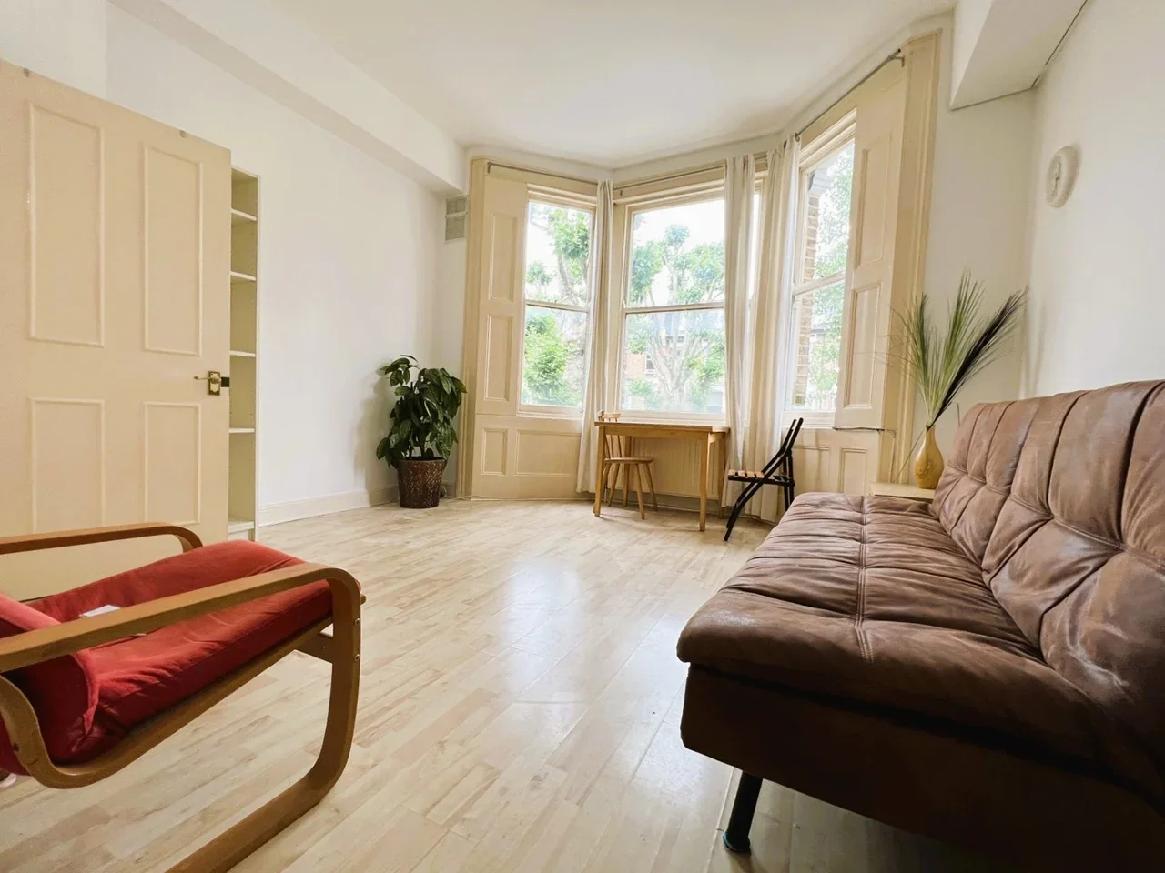 Flat Elgin Avenue in City of Westminster