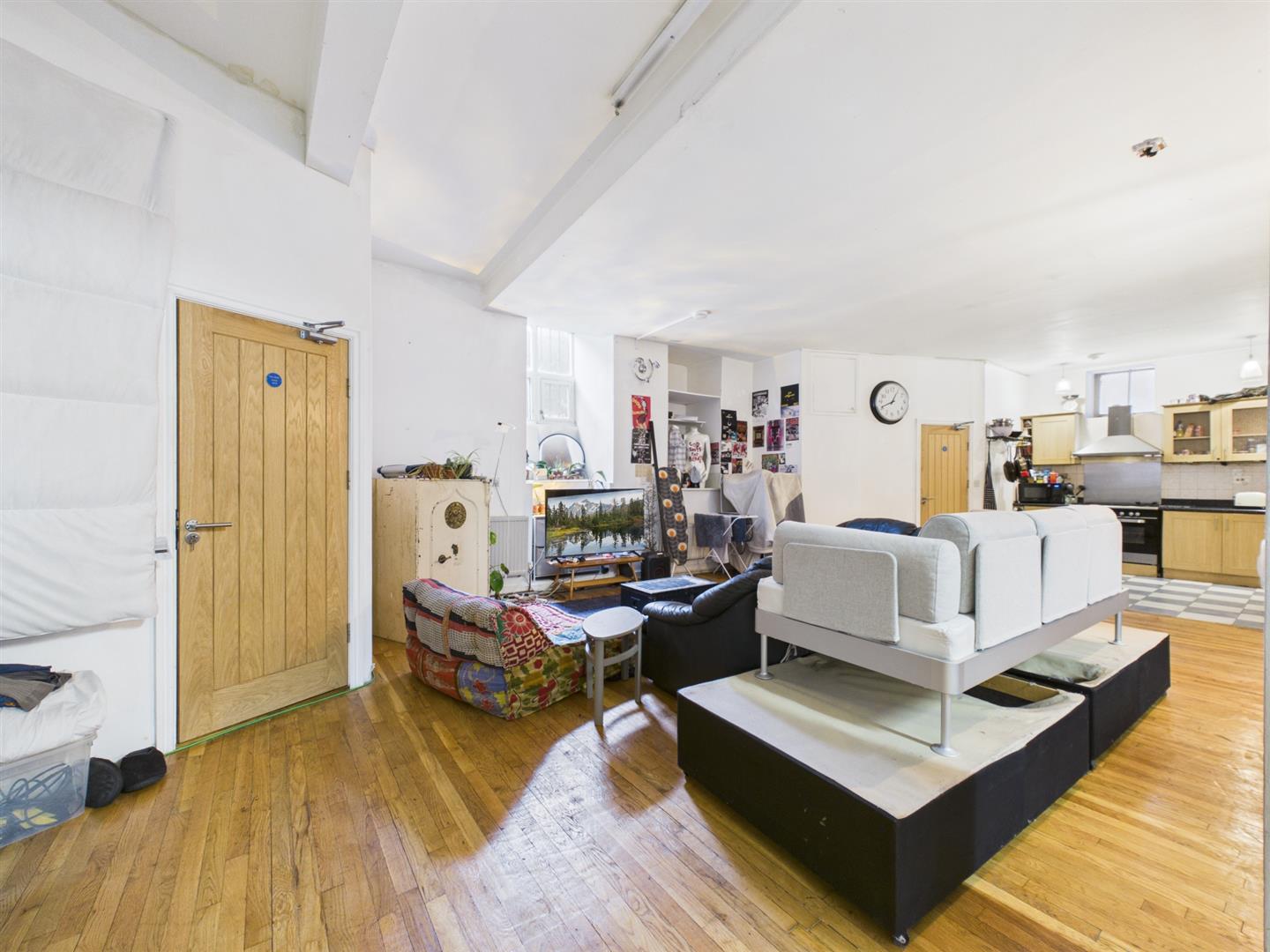 Flat Shacklewell Street in Greater London