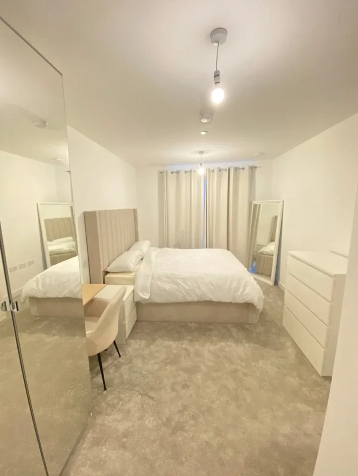 Flat Prince Regent Road in Greater London