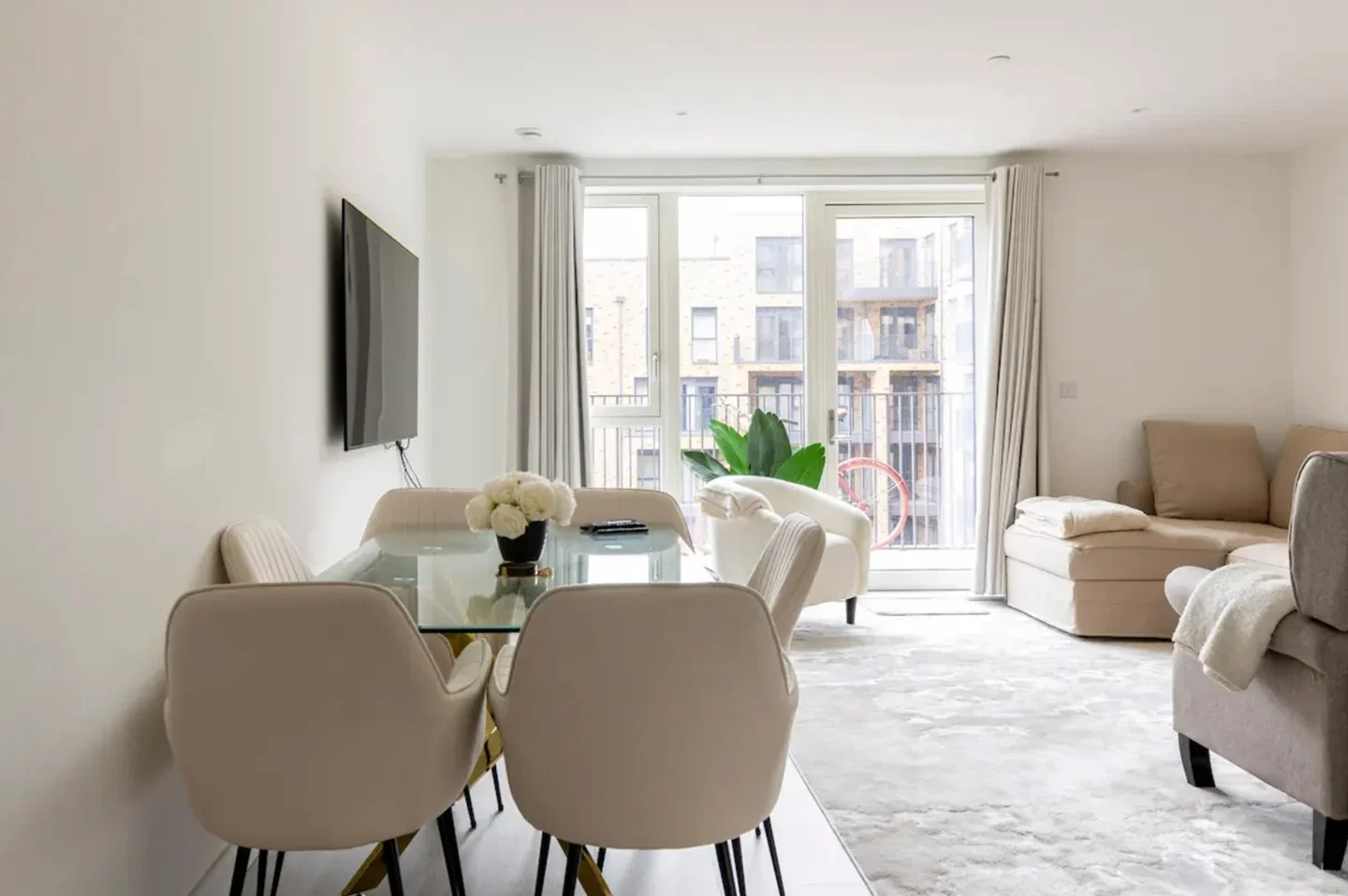 Flat Prince Regent Road in Greater London