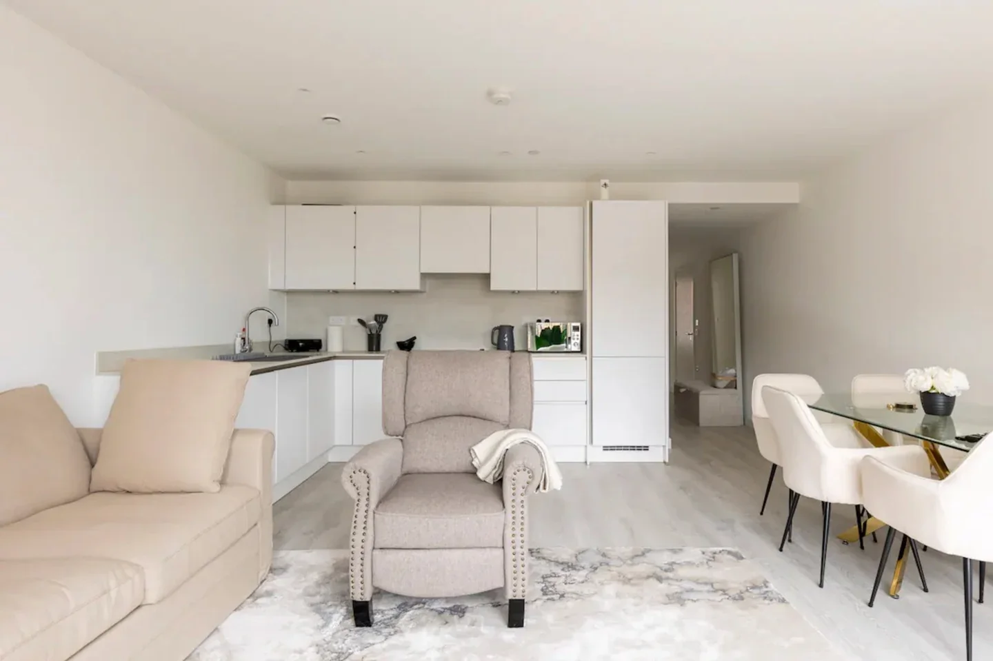 Flat Prince Regent Road in Greater London
