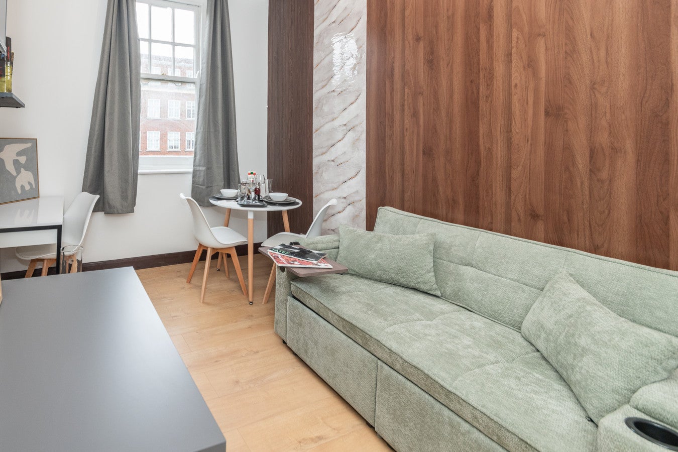 Flat Kensington High Street in Greater London