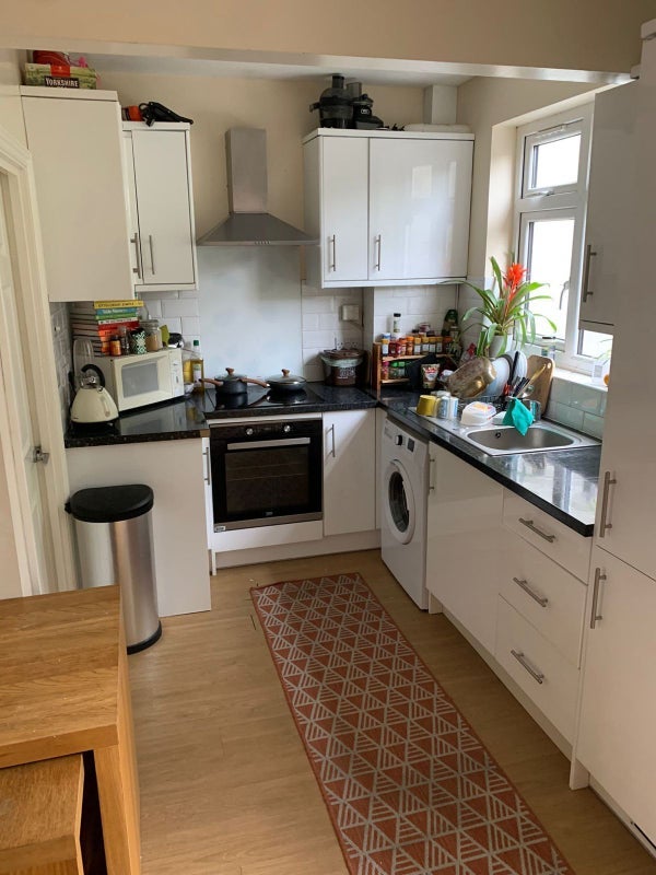 Room Sanderstead Road in Greater London