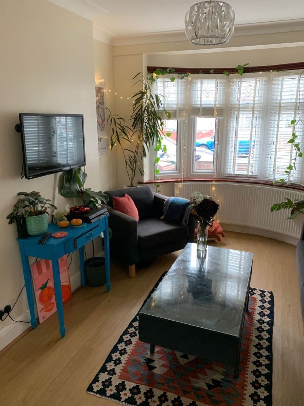 Room Sanderstead Road in Greater London